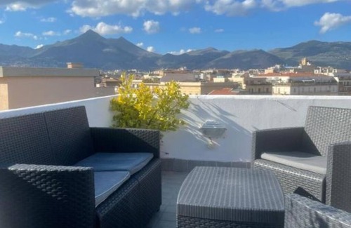 Palermo Maison | La Terrazza su Palermo : Camera Matrimoniale Deluxe con Vasca