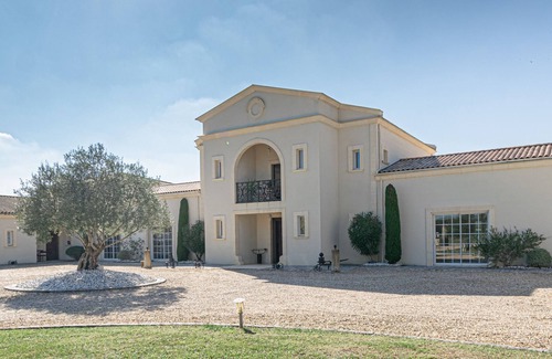Saint-Laurent-de-Medoc Villa | La Tour Grand Cru du Château Saint Laurent