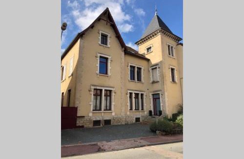 Toulon-sur-Arroux Appartement | La Tranquillité au Centre.
