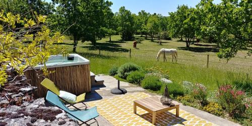 Lalbenque Maison | La Vayssade - Grand Gîte de charme - 14 pers - Piscine & Jacuzzi
