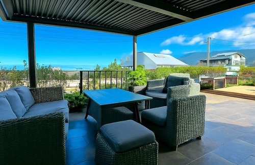 La Plaine des Cafres Villa | La Vie la Bien-Être, 12 Pers Villa - Pool & View