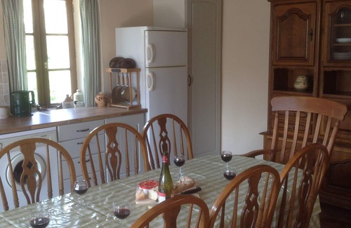 Saint-Remy-sur-Creuse Cottage | La Vieille Ferme, un gîte rural au bord de la rivière Creuse