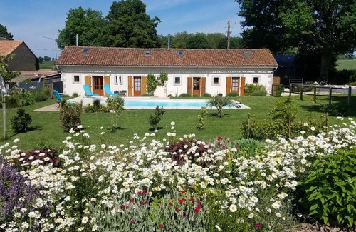 Asnois Lit Et Petit-Déjeuner | La Vieille Gorce Gîtes in the Vienne