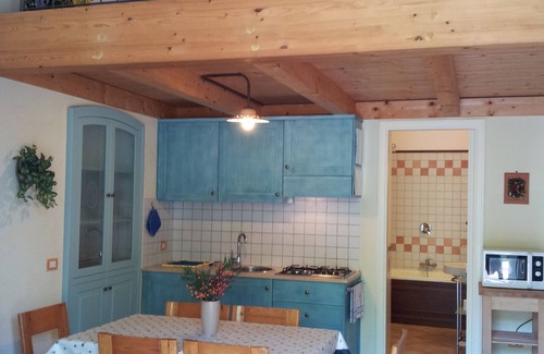 Pucara Appartement | La Vigna - comfortable loft with outdoor hot tub surrounded by lemon gardens