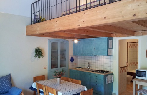 Pucara Appartement | La Vigna - comfortable loft with outdoor hot tub surrounded by lemon gardens
