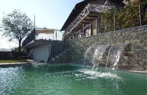 Verduno Appartement | La Vigna del Parroco 'Marrone' Maison de campagne avec piscine et Wi-Fi gratuit