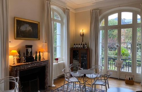 Epernay Lit Et Petit-Déjeuner | La Villa by Michel Gonet