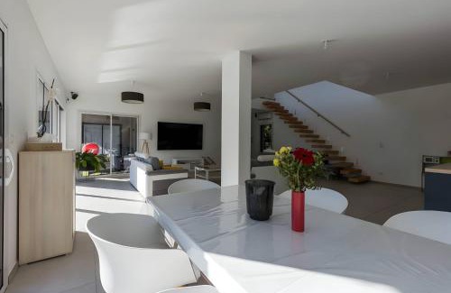 Yvre-l'Eveque Villa | La Villa Chandon - Piscine - 10p- Rêve au Mans