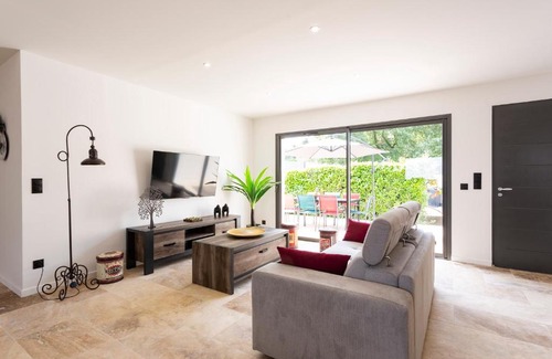 Saint-Victor-la-Coste Maison | La Villa d'Angèle - Villa climatisée avec piscine