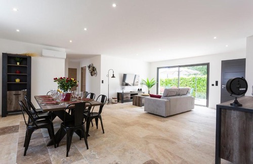 Saint-Victor-la-Coste Maison | La Villa d'Angèle - Villa climatisée avec piscine