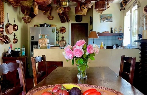 Breuillet Maison | La villa des fleurs à Breuillet - sleeps 8 - garden - swimming pool