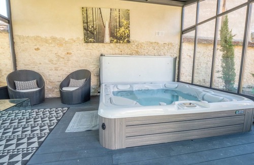 Saint-Nom-la-Breteche Maison | La Villa Estrella - Piscine Chauffée et Jacuzzi