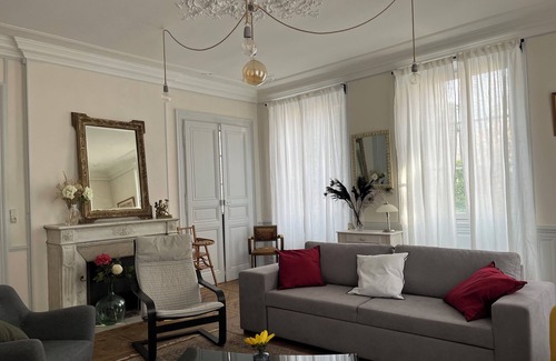Aubusson Appartement | LA VILLA LOUANA 1 appartement 160 metres carré, sobriété et élégance ,6 Adultes
