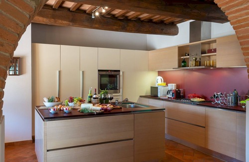 Lari Villa | La Villa nell'Isola Verde 12, Emma Villas