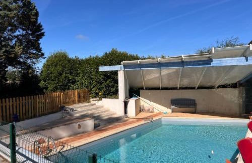 Belleville-sur-Vie Villa | La Villa - Piscine - Billard