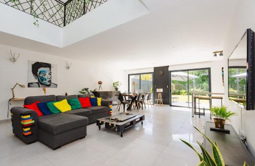 Orgeres Maison | La Villa Pop & Steel - maison avec 4 chambres