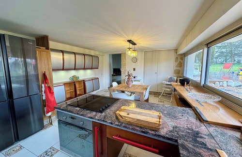 Belleville-sur-Vie Villa | La Villa - Swimming pool - Billiards