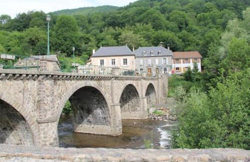 Ferrieres-Saint-Mary Appartement | la violette