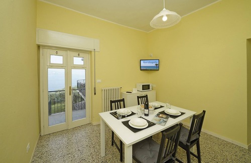 Cecina Maison | La vista dal borgo - Two Bedroom House, Sleeps 5