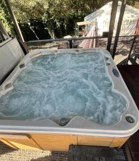Caveirac Maison | La yourte de Nîmes, sauna, spa , jacuzzi piscine et aire de jeux privatif
