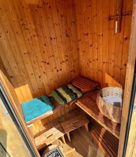 Caveirac Maison | La yourte de Nîmes, sauna, spa , jacuzzi piscine et aire de jeux privatif