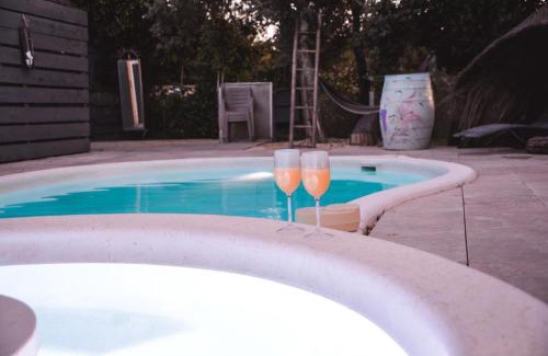 Caveirac Maison | La yourte de Nîmes, sauna, spa , jacuzzi piscine et aire de jeux privatif