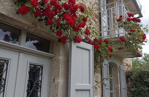 Chataigneraie Cantalienne Maison | Manoir Lacalmontie