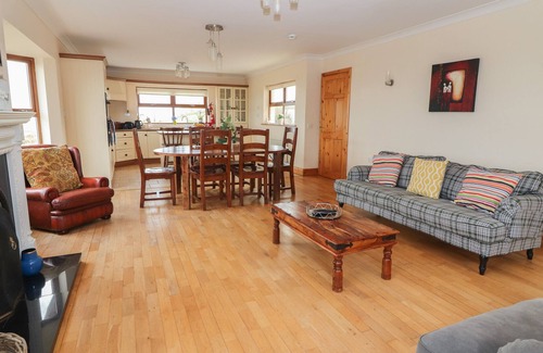 Murroogh Cottage | LACKAMORE, pet friendly, with a garden in Lahinch, County Clare