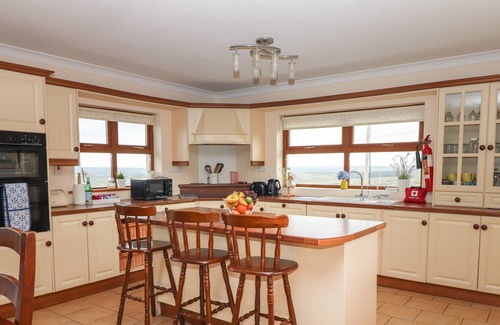 Murroogh Cottage | LACKAMORE, pet friendly, with a garden in Lahinch, County Clare