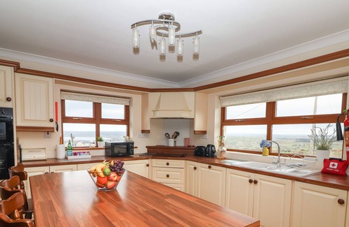 Murroogh Cottage | LACKAMORE, pet friendly, with a garden in Lahinch, County Clare