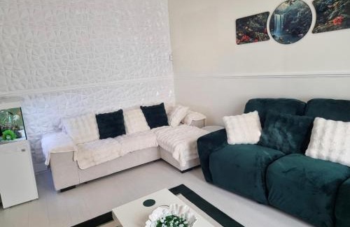 Bow West Maison | Lackco's Dulux Room for Royals
