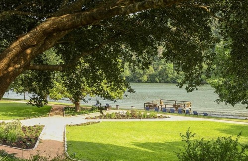 Lake Austin Village Hôtel | Lady Bird Johnson Suite, Lake Austin Spa Resort, Full Wellness Experience