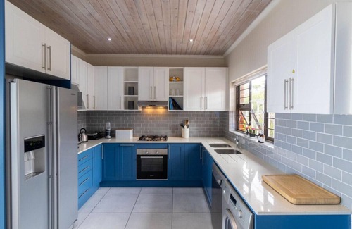 Kleinmond Maison | Lady Serenity - unwind in the hot tub