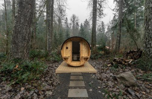 Ashford Maison | Lafa Cabin - Luxe A Frame Retreat with Hot Tub, Sauna, Firepit- 5 Min to Mt Rainier