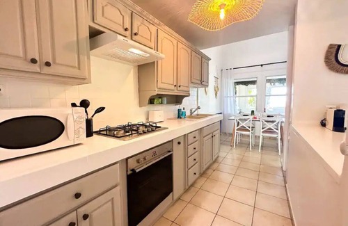 Tahiti Maison | Lafayette Beach House 4 - villa en bord de mer à rue