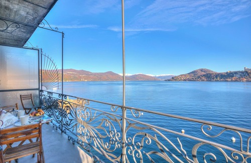 Arona Appartement | Lago Magico Pied Dans L' Eau