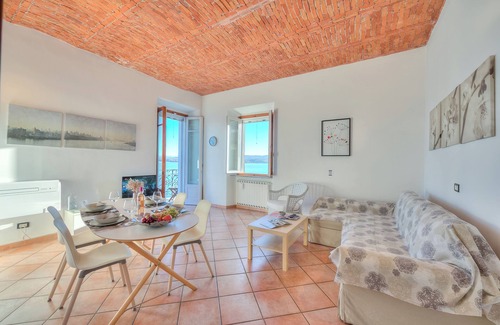 Arona Appartement | Lago Magico Pied Dans L' Eau