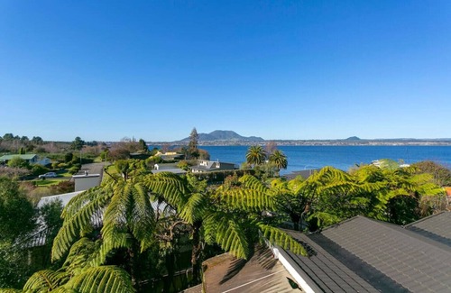 Taupo Appartement | Lago Vista - amazing lake views and location, spacious, private, modern and warm