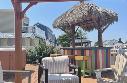 Beach Haven West Maison | Lagoon front for large family, minutes from beach! Dog friendly.No prom rentals.