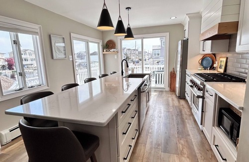 Beach Haven West Maison | LAGOON FRONT 4 bedrooms, Dock,12 PERSON SWIM SPA, 5 min to LBI Beaches