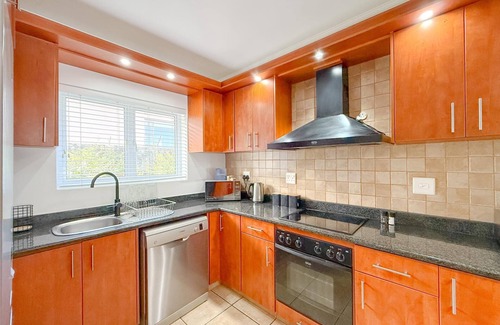 Knysna Appartement | Lagoon View Retreat-Stylish 2BR in Central Knysna