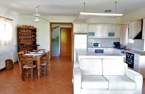 Amarinthos Villa | Lagouti Beachfront Villa
