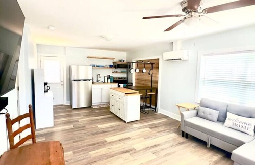 Laguna Beach Maison | Laguna Beach Bungalow|Sleeps4|Patio|Steps to the sand!