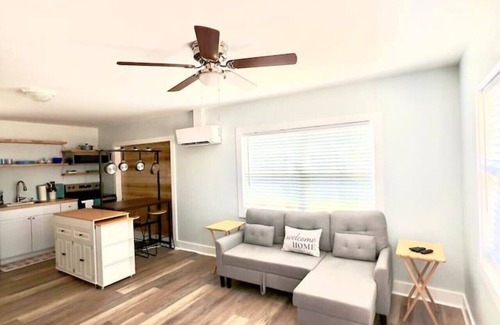 Laguna Beach Maison | Laguna Beach Bungalow|Sleeps4|Patio|Steps to the sand!