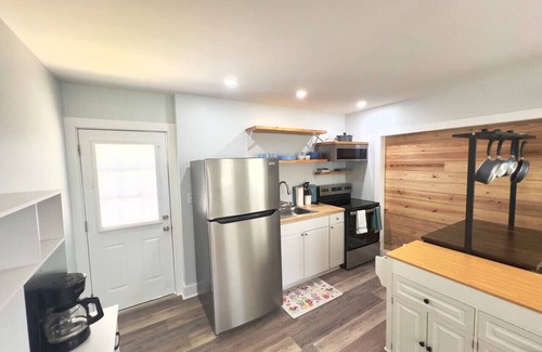 Laguna Beach Maison | Laguna Beach Bungalow|Sleeps4|Patio|Steps to the sand!