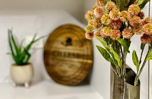 Stanthorpe Maison | LAHOOL GUEST HOUSE JUST A CREEKSIDE STROLL TO TOWN