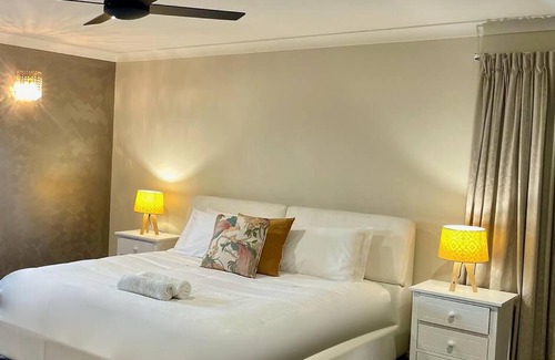 Stanthorpe Maison | LAHOOL GUEST HOUSE JUST A CREEKSIDE STROLL TO TOWN