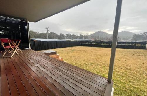 Stanthorpe Maison | LAHOOL GUEST HOUSE JUST A CREEKSIDE STROLL TO TOWN