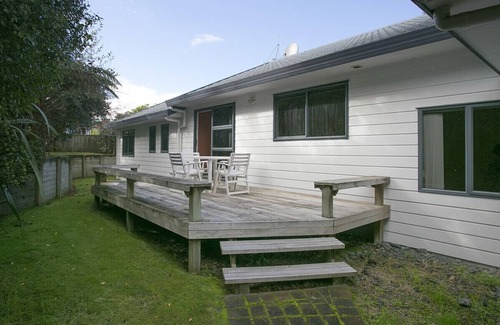 Taupo Cottage | Laid Back on Lakewood - Taupo Holiday Home