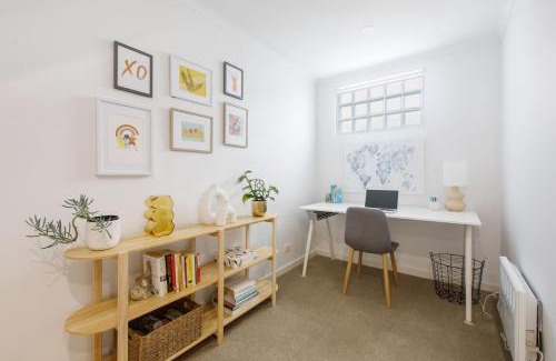 Brunswick Appartement | 'Laidback Lygon' A Two-storey Inner-city Oasis